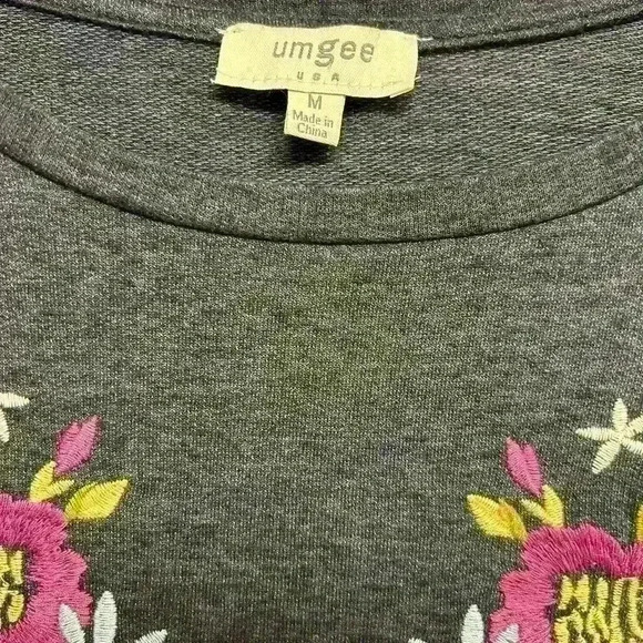 Umgee Navy Women’s Embroidered Jean‎ size medium - Picture 3 of 3